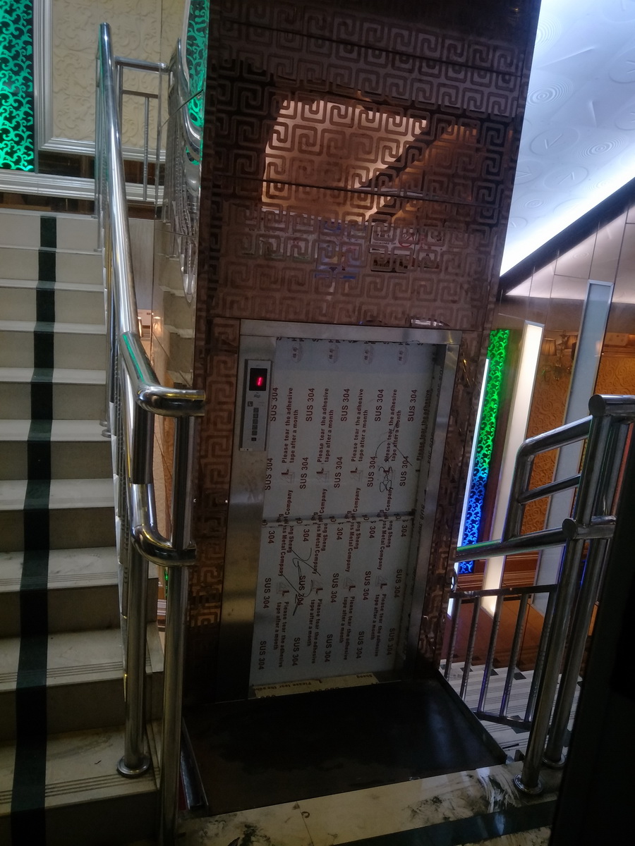 推車式餐梯